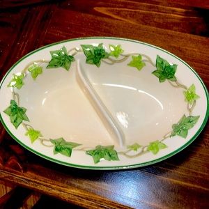 Divided plate/bowl with ivy pattern